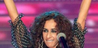 L’Ajuntament contracta a Rosario Flores per les festes de Sant Joan de Llefià