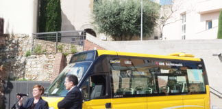 L’AMB posa en maxa a Tiana la primera línea de bus metropolitano directe a demanda que circuler sota petició telefònica