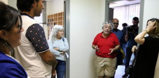 Una vintena d’immigrants ocupen un local municipal a Llefià contra l’actual llei d’estrangeria