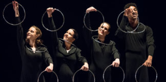 Arriba l’espectacle Embrossa’t d’Addaura Teatre