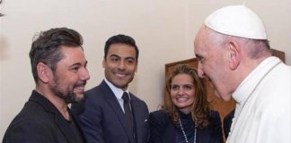El Papa rep el cantaor badaloní Miguel Poveda