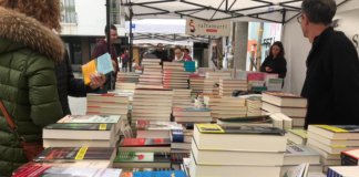 Una Fira del Llibre mirant el cel