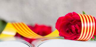 Un Sant Jordi amb roses i llibres