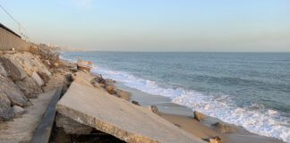 El temporal fa estralls a les platges de Montgat