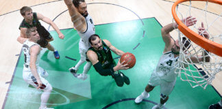 La Penya brinda a la seva afició una victòria amb remuntada contra el Partizan (85-82)