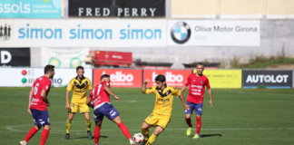 EL CF Badalona treu un punt en la seva visita a Olot (1-1)