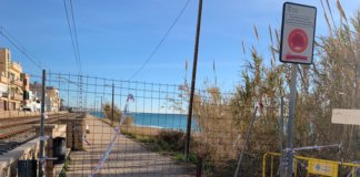 El passeig marítim de Montgat porta un mes i mig tancat