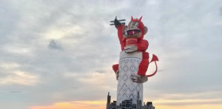 Els infants segueixen la tradició dels dimoniets