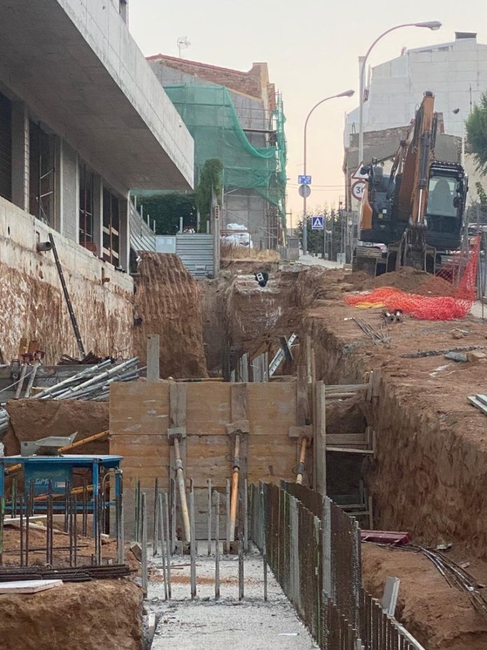 Passadís accés conducte carrer Pujol