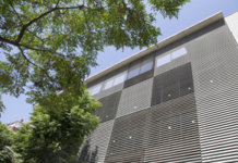 Doble vaga als centres sanitaris catalans en plena epidèmia de la grip