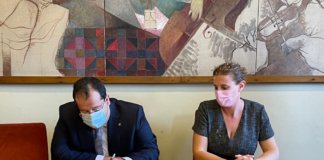 El jutge arxiva la denúncia de l’alcaldessa de Tiana pel llançament d’un tomàquet