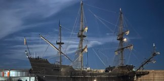 Tres espectaculars rèpliques de vaixells històrics recalen a Badalona