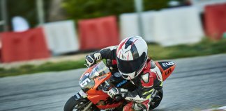 L’Àlex, un jove pilot badaloní de 8 anys