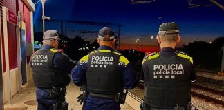 Agents de la Policia Local i Mossos intervenen armes blanques i drogues