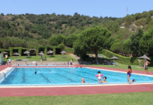 Un home entra de nit a la piscina municipal de Tiana i és identificat per la Policia Local: possibles vincles amb un joc viral