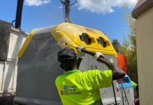 Tiana comença la neteja especial d’estiu dels contenidors