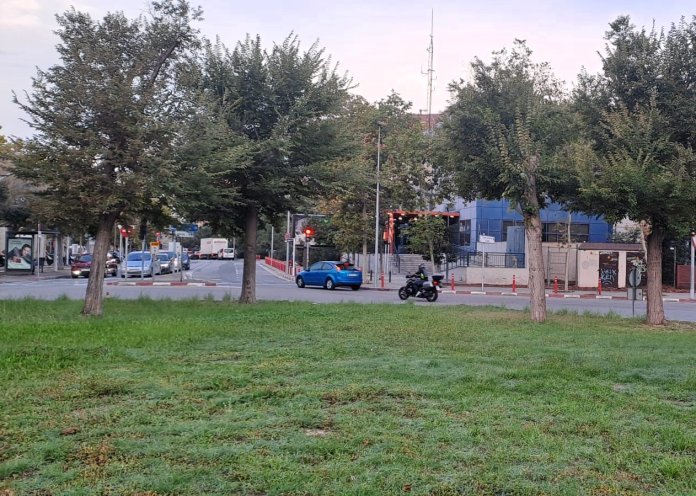 Vista parcial de la rotonda de l'Alguer -Morera- amb sortida a l'avinguda del President Lluís Companys