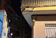 El camió de l’escombraries torna a destrossar, per segona vegada, un balcó al carrer de Sírius