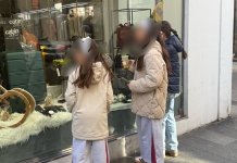 Torna el joc de les anomalies als aparadors del Centre de Badalona