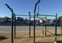 Torna a desaparèixer el sac de boxa de la plaça de Rosa Bové