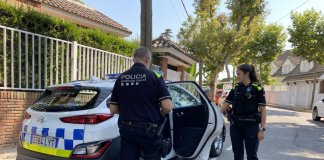 La policia de Tiana busca un individu que intenta entrar a les cases aprofitant descuits
