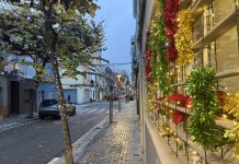 Els veïns del carrer Roger de Flor il·luminen Nadal