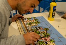 Pepi Garachico, l’artista que transforma Badalona amb el seu trencadís