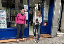 Un quart premi de la rifa de Nadal, el 78477, reparteix 10 sèries a Badalona