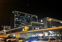 Can Ruti fa l’encesa de llums de Nadal al voltant del seu edifici