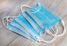 La grip, la més agressiva dels darrers anys, dispara l’ús de la mascareta a Badalona